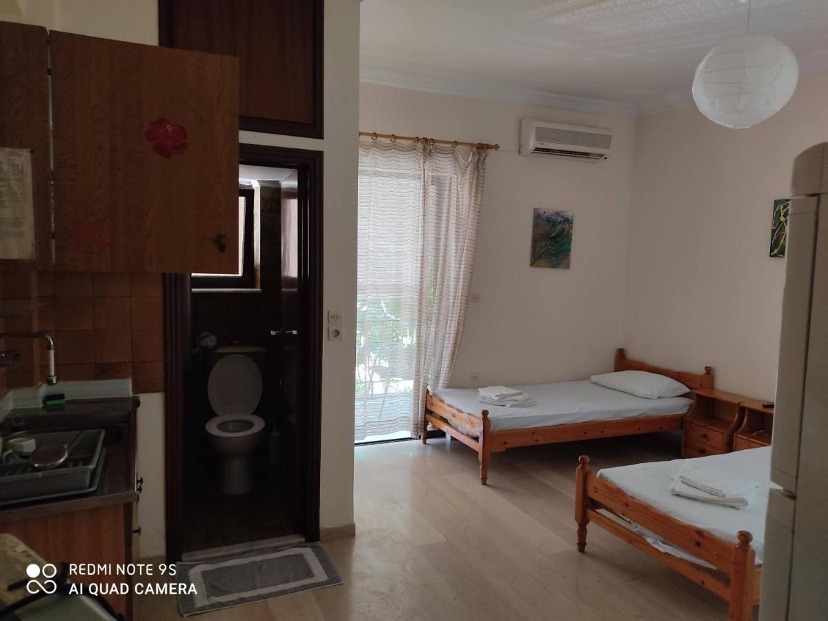 Rousetis Apartments Aigio Exterior photo